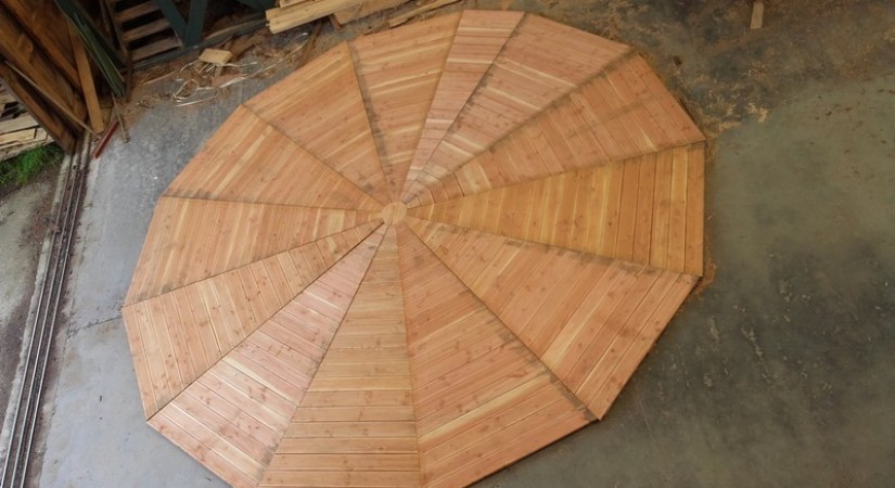 Terrasse hexagonale en douglas