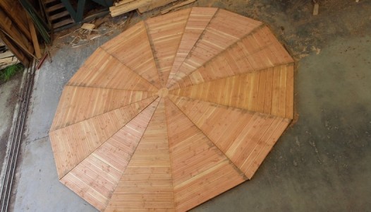 Terrasse hexagonale en douglas